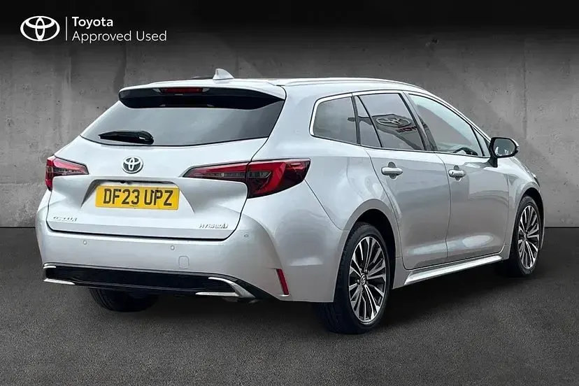 Used Toyota Corolla Design 138 HP (101 kW) 2023 Silver metallic Estate