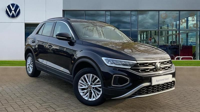 Deep black pearl Used 2023 VW T-Roc Life SUV | £19,102 (Fair price) - Image 1/4