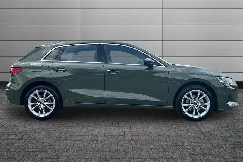 Begagnad Audi A3 Sport 150 HK (110 kW) 2025 Grön Halvkombi