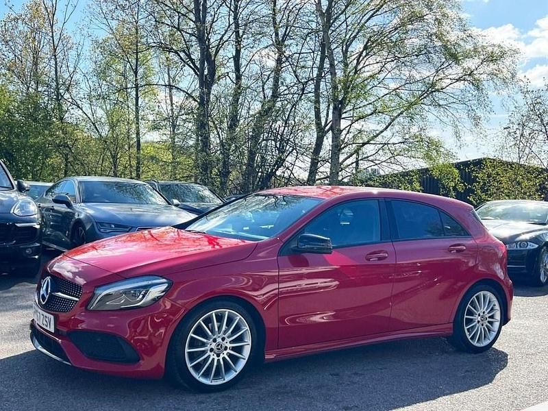 Begagnad Mercedes A200 AMG Line Premium 2017 Röd Halvkombi