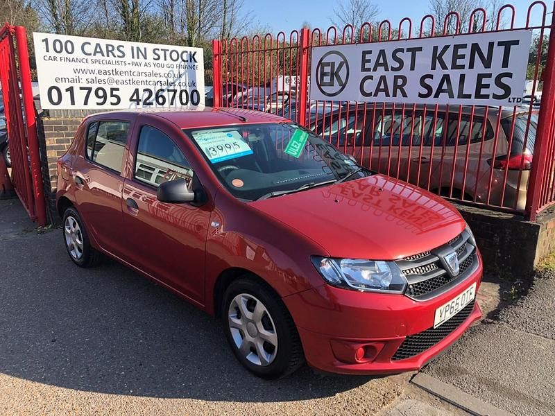 Red Used 2015 Dacia Sandero Ambiance Hatchback | £3,250 (Fair price) - Image 1/4