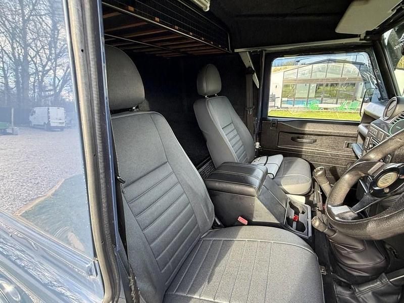 Used Land Rover Defender 122 HP (89 kW) 2010 Blue Hatchback