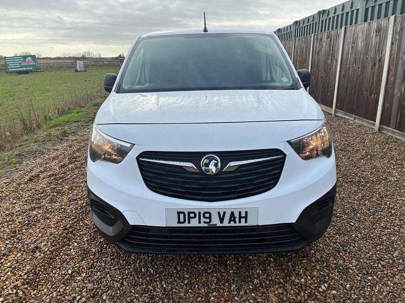 Used Vauxhall Combo Edition 75 HP (55 kW) 2019 White MPV