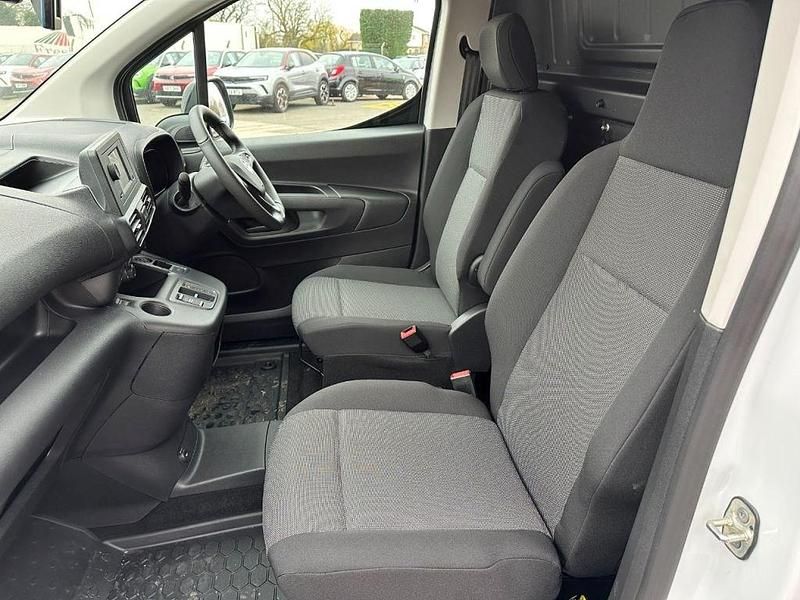 Used Vauxhall Combo 100 kW (136 HP) 2023 White MPV