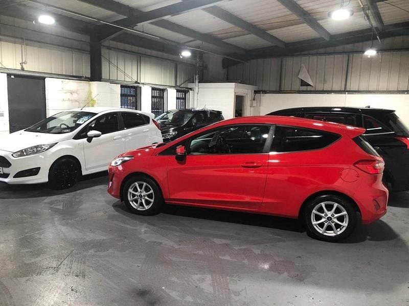 Used Ford Fiesta Zetec 100 HP (73 kW) 2018 Red Hatchback