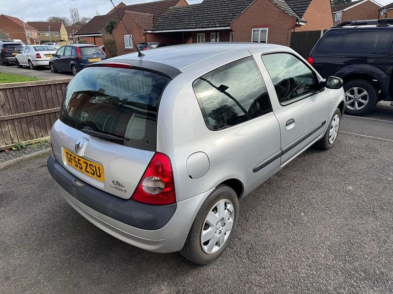 Used Renault Clio II Campus 2005 Silver Hatchback
