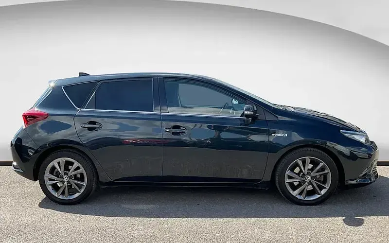 Used Toyota Auris Hybrid Design 136 HP (100 kW) 2017 Grey Hatchback