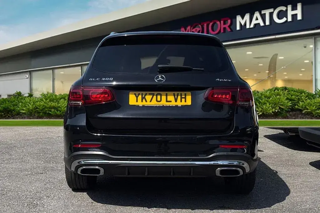 Begagnad Mercedes GLC300 AMG line 2020 Svart SUV