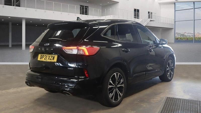 Używany Ford Kuga ST-Line X 225 KM (165 kW) 2021 Czarny SUV