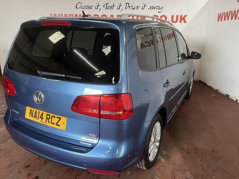 Begagnad VW Touran SE 105 HK (77 kW) 2014 Blå Minibuss