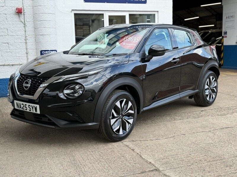 Pearl black New 2025 Nissan Juke Acenta Premium SUV | £19,695 (Super price) - Image 1/4