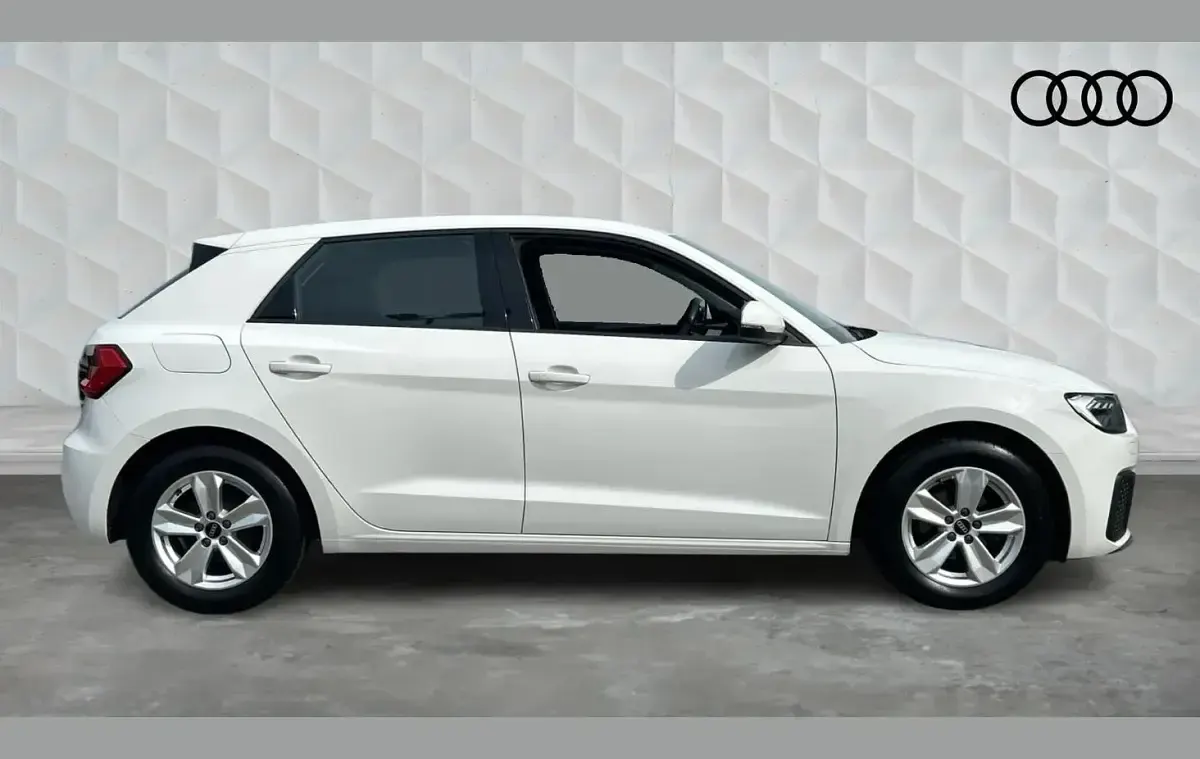 Used Audi A1 Design 94 HP (69 kW) 2021 White SUV