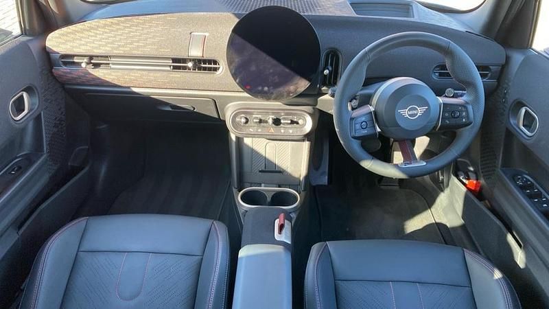 Used Mini Cooper Hatch 154 HP (113 kW) 2024 White Hatchback