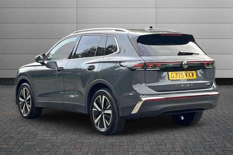 Usado VW Tiguan Elegance 150 HP (110 kW) 2025 Cinzento SUV