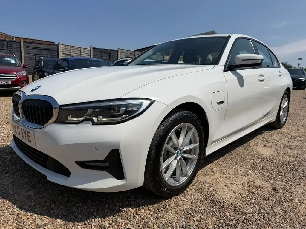 Used BMW 330e Comfort Edition 292 HP (214 kW) 2022 White Sedan