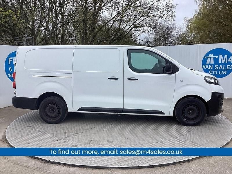 Used Vauxhall Vivaro 100 HP (73 kW) 2021 White MPV