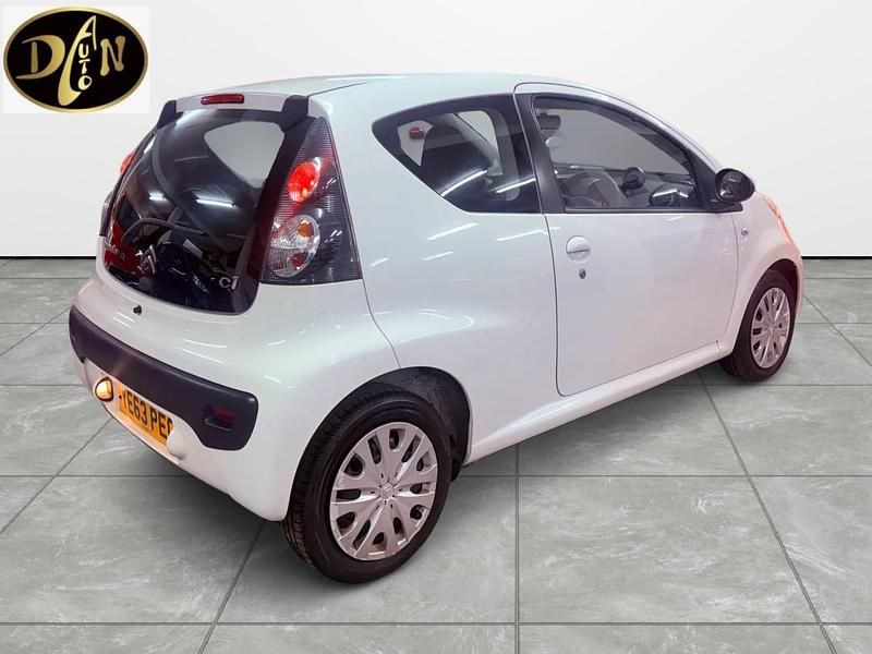 Used Citroën C1 VTR Sport 68 HP (50 kW) 2013 White Hatchback