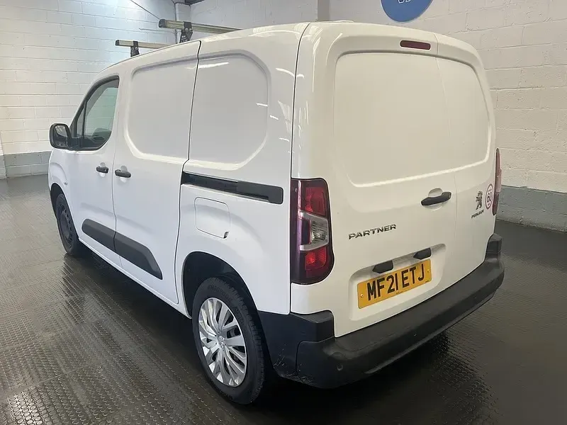 Used Peugeot Partner 100 HP (73 kW) 2021 White MPV