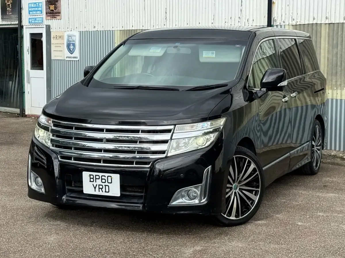 Usado Nissan Elgrand 2024 Negro Monovolumen