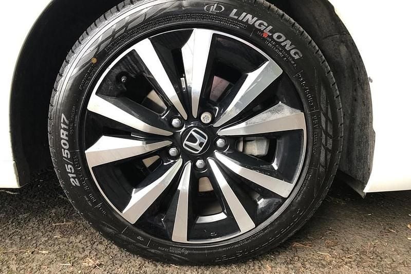 Used Honda Civic Elegance 143 HP (105 kW) 2024 White Hatchback