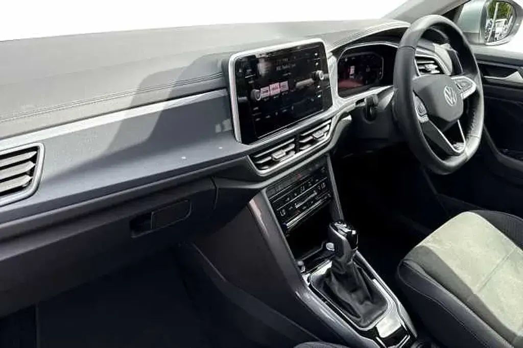 Used VW T-Roc Style 150 HP (110 kW) 2024 Silver SUV