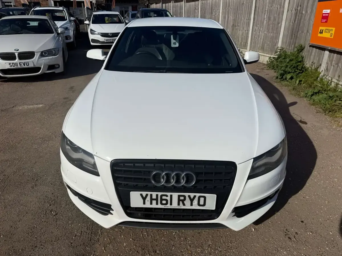 Second-hand Audi A4 Black Edition 170 CP (125 kW) 2011 Alb Berlinǎ