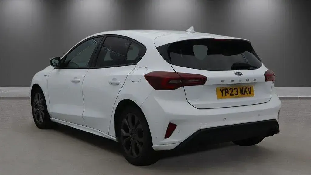 Used Ford Focus ST-Line 125 HP (91 kW) 2023 White Hatchback