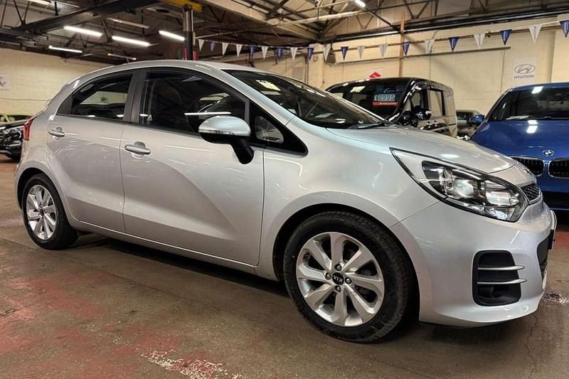 Used Kia Rio 84 HP (61 kW) 2016 Silver Hatchback