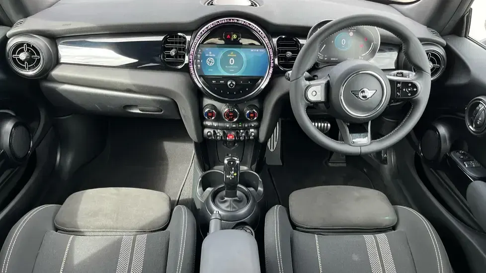 Used Mini Cooper Hatch 134 HP (98 kW) 2023 White Hatchback