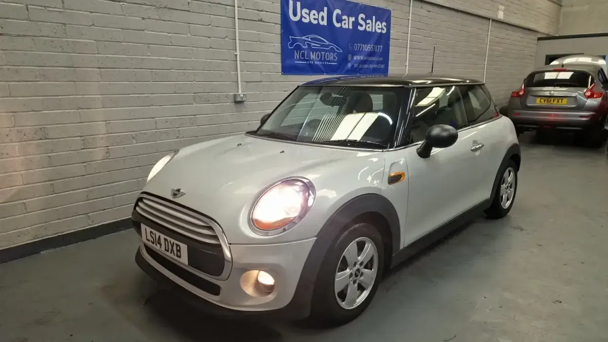 Używany Mini Cooper Hatch 2014 Srebrny Hatchback