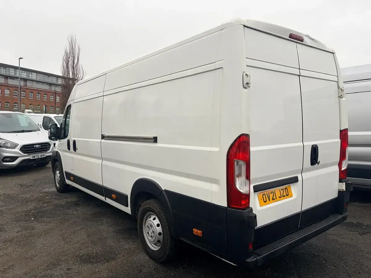 Used Peugeot Boxer S 140 HP (102 kW) 2021 White Van