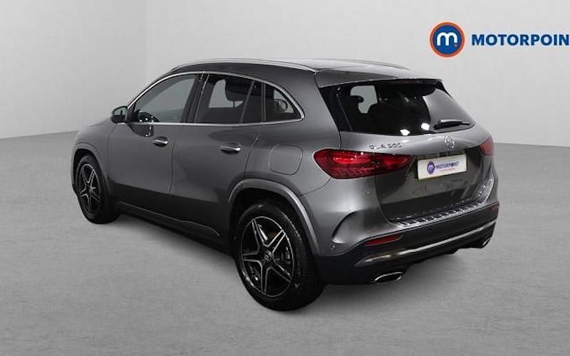Usado Mercedes GLA200 Executive 163 HP (119 kW) 2025 Cinzento SUV