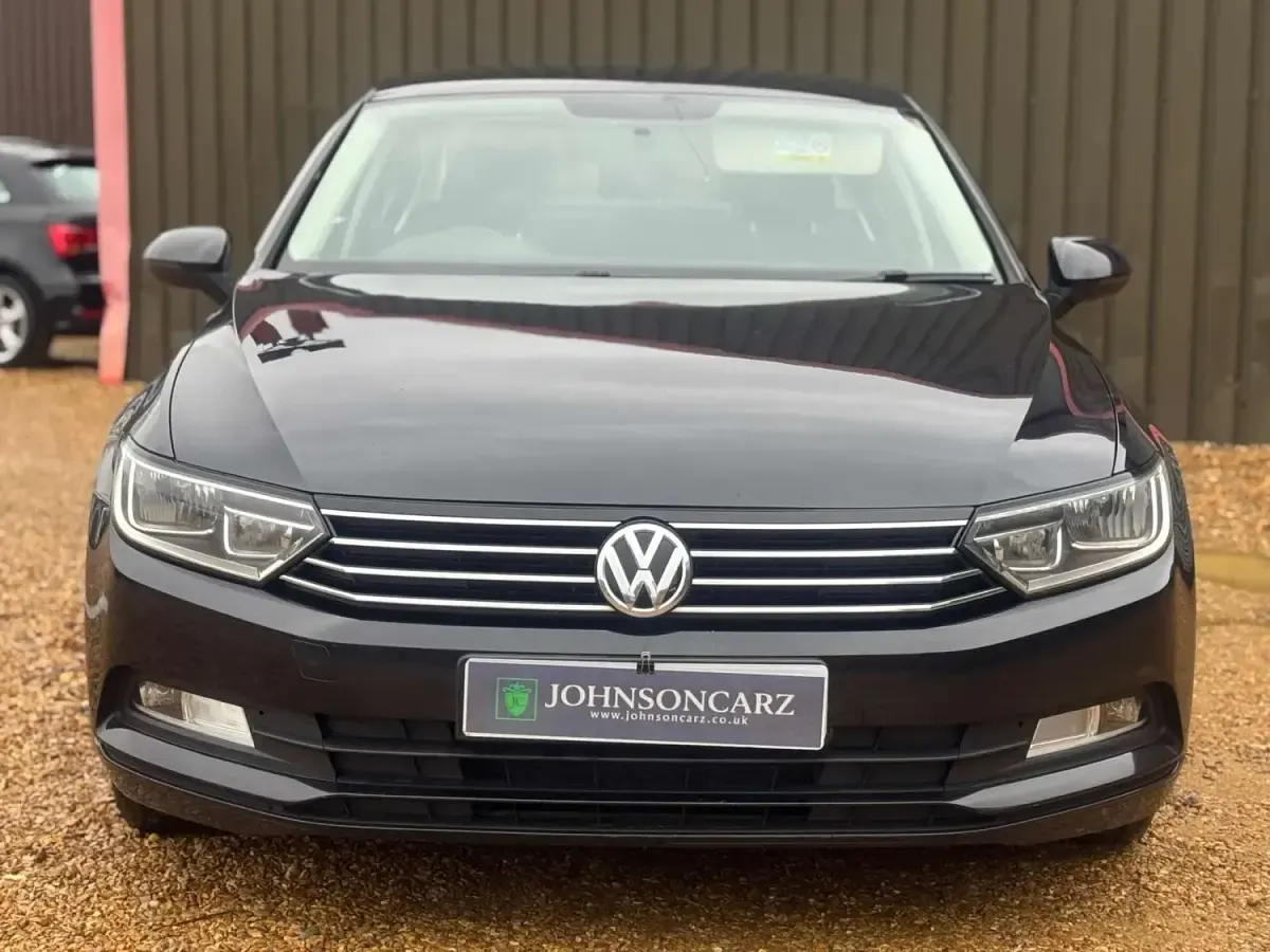 Usado VW Passat S 120 CV (88 kW) 2015 Negro Berlina