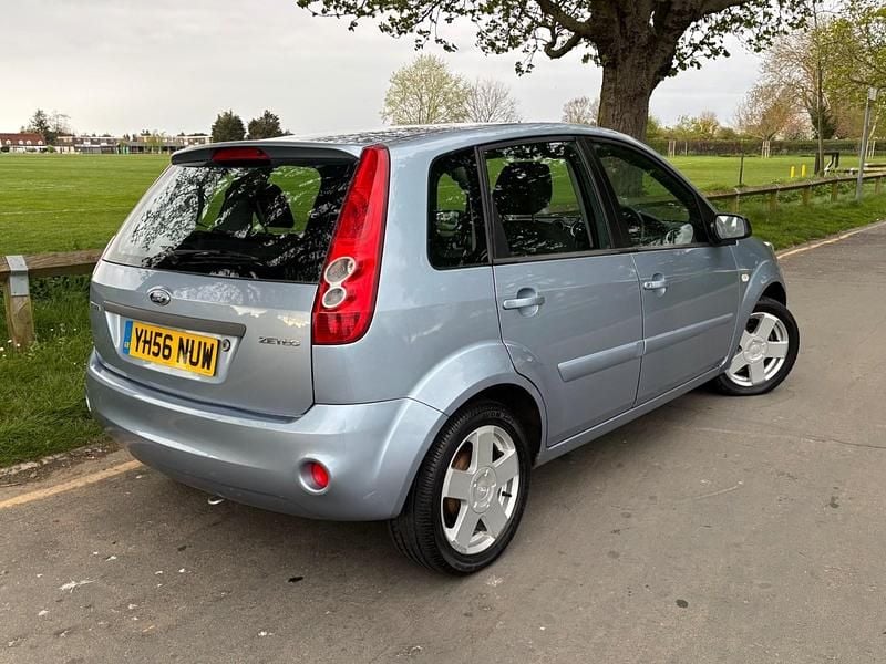 Used Ford Fiesta Zetec 74 HP (54 kW) 2006 Blue Hatchback