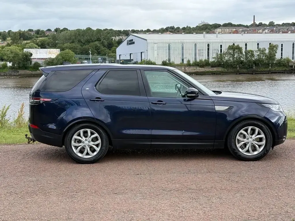 Used Land Rover Discovery SE 306 HP (225 kW) 2019 Blue SUV