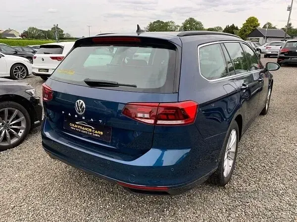 Used VW Passat SE 150 HP (110 kW) 2020 Blue Estate