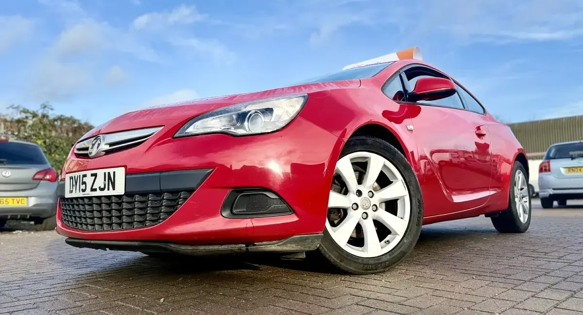 Used Vauxhall Astra GTC Sport 140 HP (102 kW) 2015 Red Coupe