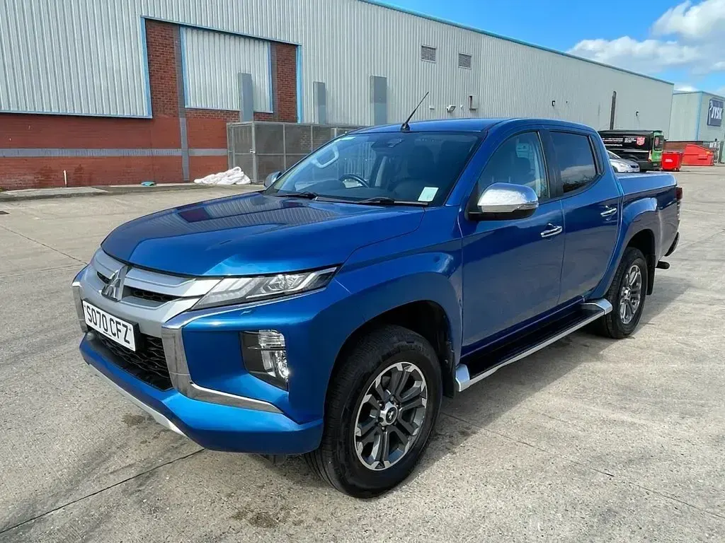 Used Mitsubishi L200 150 HP (110 kW) 2021 Blue Pickup