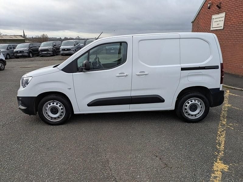 Used Vauxhall Combo 130 HP (95 kW) 2022 White MPV