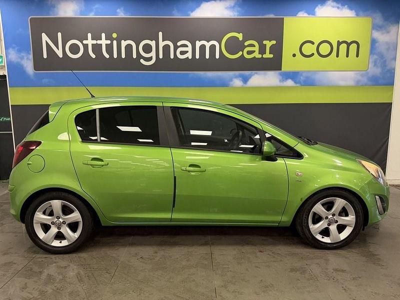 Second-hand Vauxhall Corsa 100 CP (73 kW) 2012 Verde Hatchback