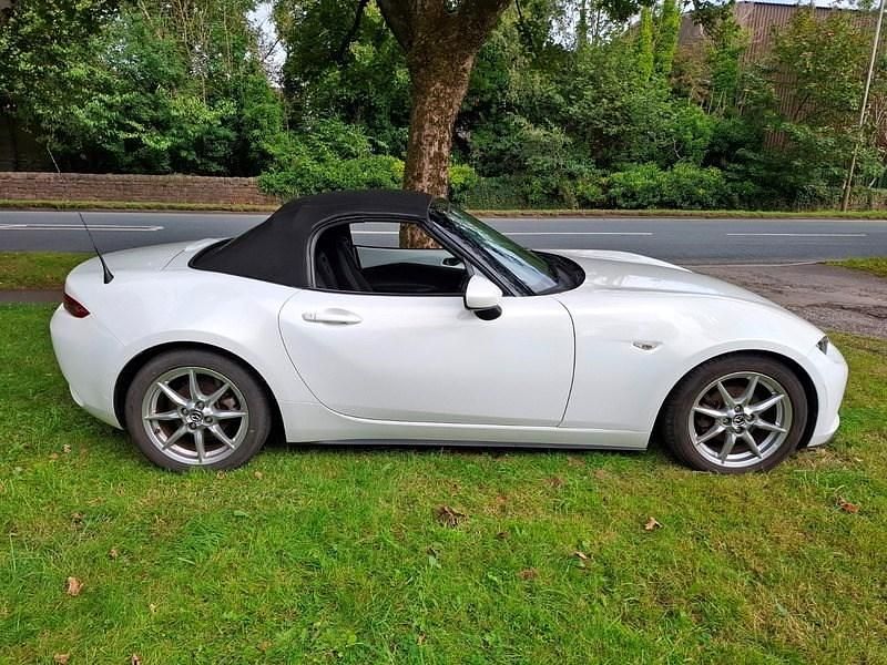 Used Mazda MX5 129 HP (94 kW) 2015 White Cabriolet