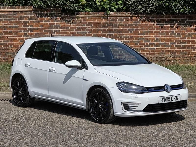 White Used 2015 VW Golf VII GTE Hatchback | £9,649 (Fair price) - Image 1/4