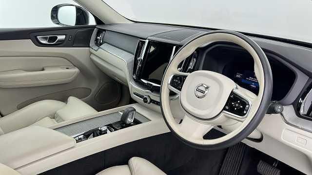 Usado Volvo XC60 Plus 247 HP (181 kW) 2023 Cinzento SUV