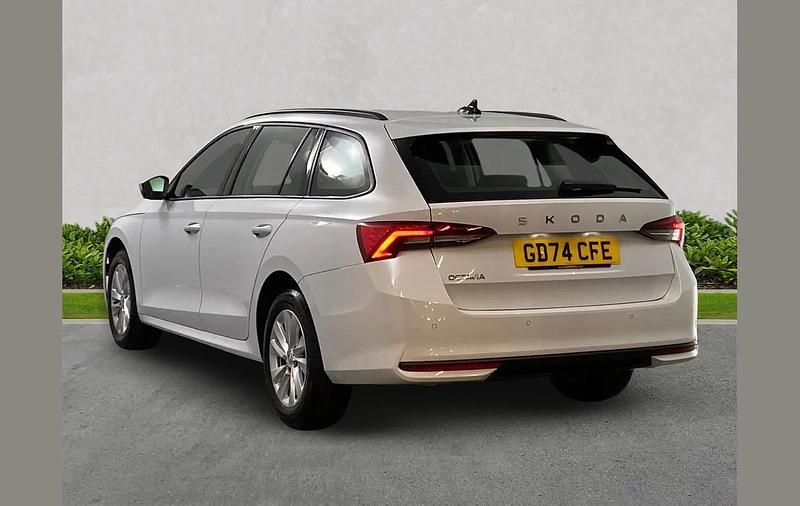 Used Skoda Octavia SE Technology 113 HP (83 kW) 2025 White Estate