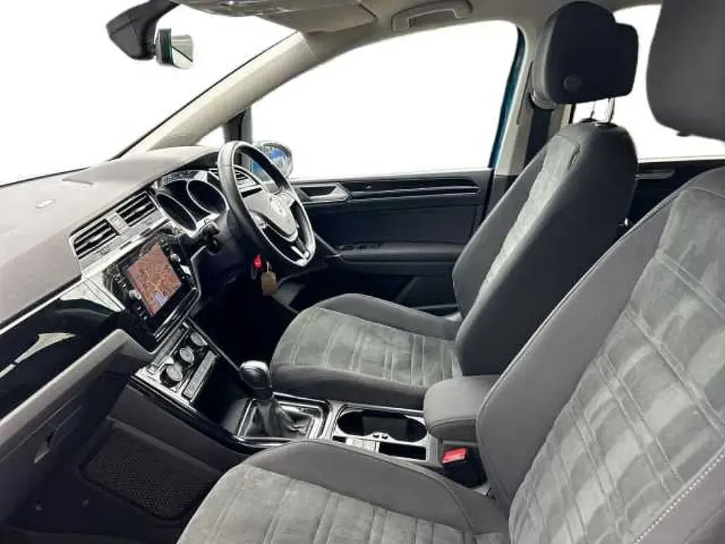Begagnad VW Touran SEL 150 HK (110 kW) 2021 Blå Minibuss