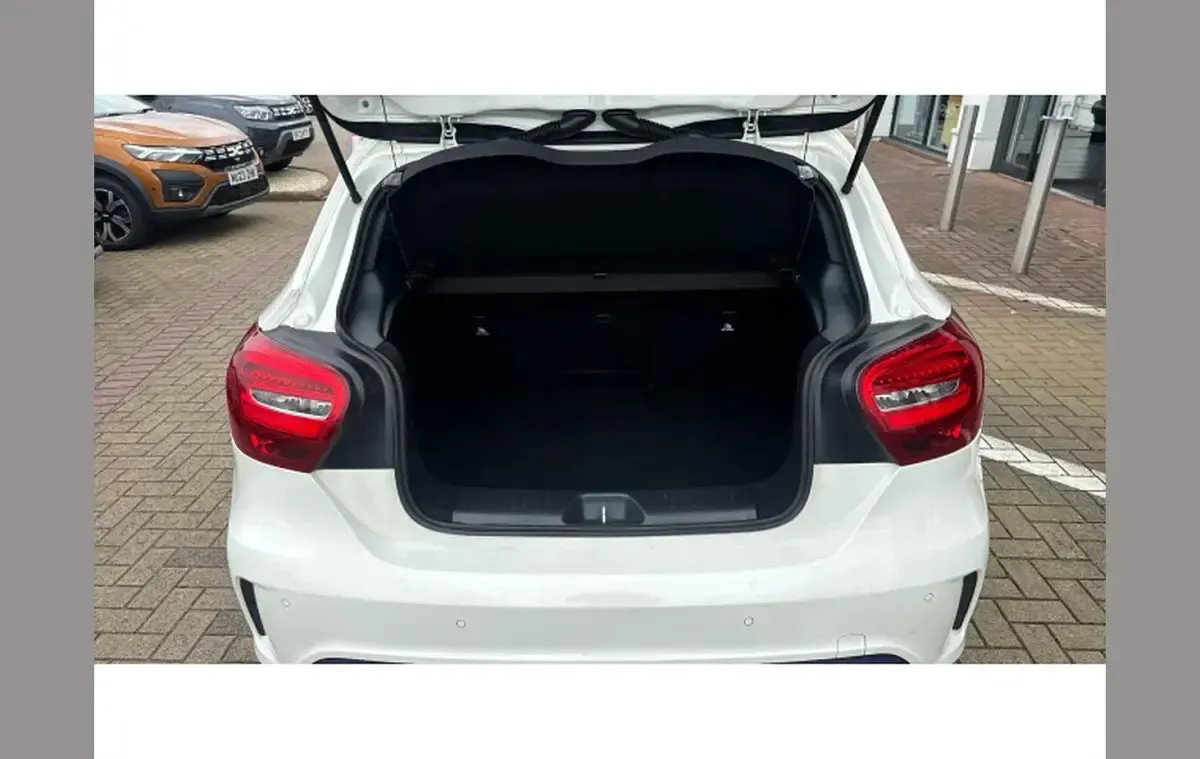 Used Mercedes A160 Executive 101 HP (74 kW) 2017 White Hatchback