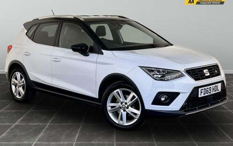 White Used 2019 Seat Arona FR SUV | £9,395 (Fair price) - Image 1/2