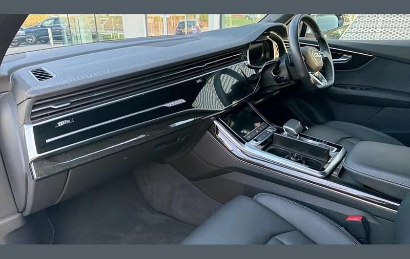 Used Audi Q7 Black Edition 286 HP (210 kW) 2023 White SUV