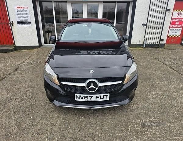 Begagnad Mercedes A180 Executive 109 HK (80 kW) 2018 Svart Halvkombi