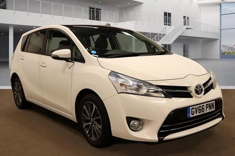 Pure white Used 2017 Toyota Verso Design MPV | £11,475 (Fair price) - Image 1/1